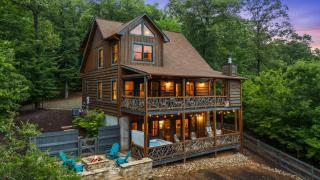 EZ Come EZ Geaux - Stunning Mtn Views - Hot Tub - Blue Ridge - 0
