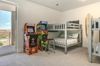 7 Mi to Snow Canyon Townhome with Arcade Games! - 7