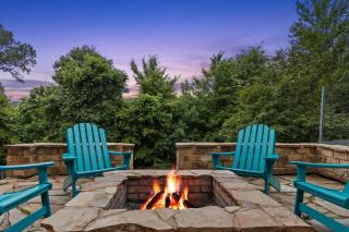 EZ Come EZ Geaux - Stunning Mtn Views - Hot Tub - 4