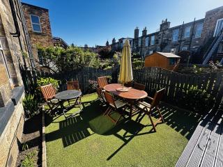 Roomy home 1 level Free Parking - 9