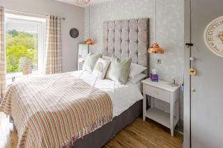Zipworld Waterfalls Eryri Dogs Welcome 3 Bed sleeps 5 - Blaenau Ffestiniog - 1