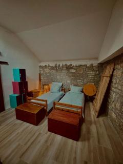 Stone house with pool - Ivišovo Greblje - 1
