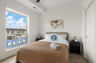 Luxury 2 Bedroom Top Floor Condo In DT Minneapolis, Minutes From Minneapolis Convention Center & US Bank Arena - Minneapolis - 9