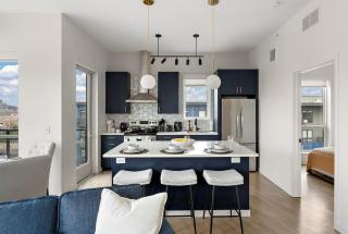 Luxury 2 Bedroom Top Floor Condo In DT Minneapolis, Minutes From Minneapolis Convention Center & US Bank Arena - Minneapolis - 1