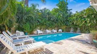 Beach Bike Ride Salt Water Pool Sleeps 10 - Naples - 0
