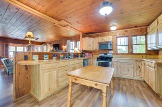 Steps to Lake Cedarville Cabin with Community Perks - Cedarville - 9