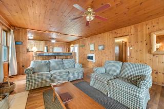 Steps to Lake Cedarville Cabin with Community Perks - Cedarville - 6