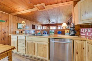 Steps to Lake Cedarville Cabin with Community Perks - Cedarville - 4