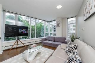 Spacious Downtown Condo with Pool Gym & Parking - Vancouver - 9