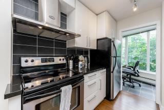 Spacious Downtown Condo with Pool Gym & Parking - 6