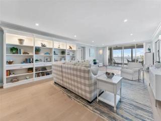 Waterfront with Bay Views and Beach Access - Longboat Key - 9