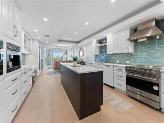 Waterfront with Bay Views and Beach Access - Longboat Key - 7