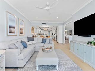 Waterfront with Bay Views and Beach Access - Longboat Key - 3