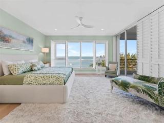 Waterfront with Bay Views and Beach Access - Longboat Key - 2