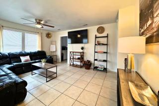 Hill Country 3BR Getaway in NB - 0