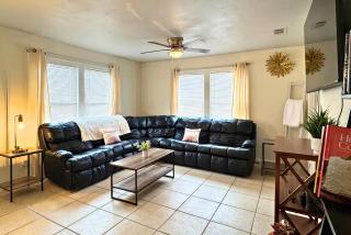 Hill Country 3BR Getaway in NB - 1