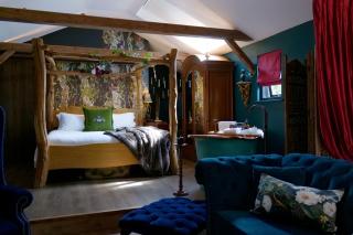 Hollow Heath Hideaway - Layer de la Haye - 0