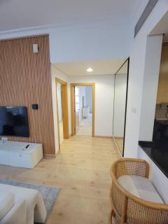 Spacious 2br Canal Vibes Business Bay Stay - 9