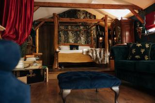 Hollow Heath Hideaway - Layer de la Haye - 4