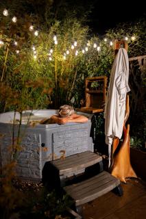 Hollow Heath Hideaway - Layer de la Haye - 1