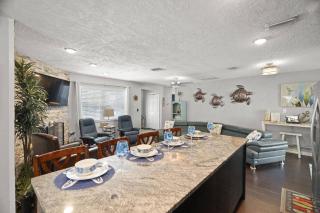 Poolside Paradise - Pinellas Park - 9