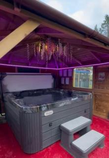 FINN VILLAGE "Raspberry Cottage" Private Garden, 6-seater HOT TUB, Firepit & Pizza Stove - Drymen - 0