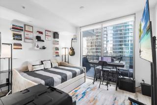 Brickell LuxePad 1BED 1BATH with Pool, Gym, Sauna, Grills, Cinema Projector - 7