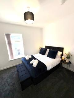 Spacious House - Contractors and Groups Welcome - Sleeps 7 - Liverpool - 7