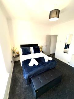 Spacious House - Contractors and Groups Welcome - Sleeps 7 - Liverpool - 9