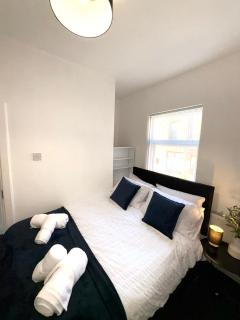 Spacious House - Contractors and Groups Welcome - Sleeps 7 - Liverpool - 6