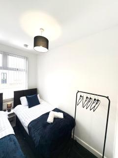 Spacious House - Contractors and Groups Welcome - Sleeps 7 - Liverpool - 3