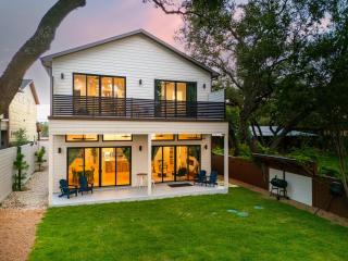 Lakeshore Lodge 2 - Minutes from lake - Canyon Lake - 2