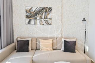 Modern Cozy 1BR Retreat Azizi Riviera Dubai - 9