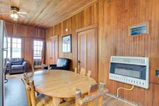 Les Cheneazu Island Hideaway with Community Perks! - Cedarville - 7