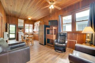 Les Cheneazu Island Hideaway with Community Perks! - Cedarville - 4