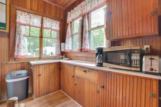 Les Cheneazu Island Hideaway with Community Perks! - Cedarville - 1