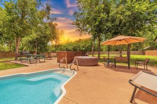 Stylish Family Fun! Pool, Hot Tub & Boat Parking - McQueeney - 6