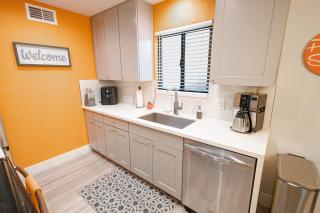 Colorful Resort-Feeling Condo - Palm Springs - 7