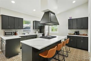 Golden Dunes Stay Valpo 5 BR, 3 King Beds, Game Area - 4