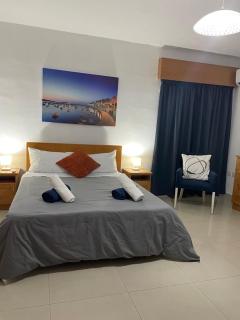 Spacious Bugibba Seafront Villa Free Parking & WiFi - 1