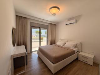 Luxury Limassol Seaside Pool Suite - Limassol - 6