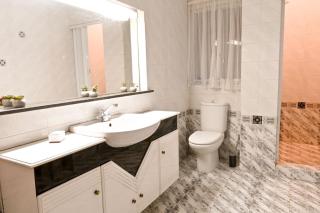 Mediterranean Hostel Villa - - 4