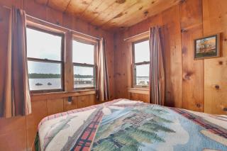 Dock and Beach Access Lakefront Cabin in Cedarville - Cedarville - 1