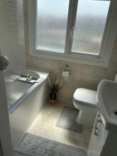 Three bedrooms holiday home fun -relax &work - Surbiton - 4