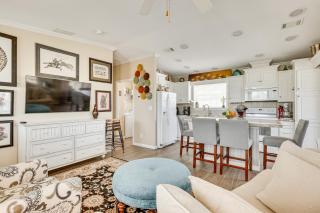 4 Mi to Fort Myers Beach Home with Resort Perks! - 5