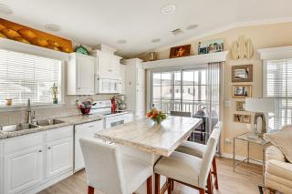 4 Mi to Beach: Fort Myers Home w/ Pool Access! - 3