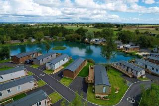 Lakefront Fountain View Lodge 5 Star Country Park S - Amotherby - 9