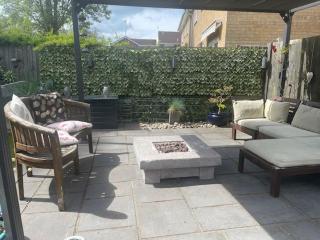 Camberley Retreat With Paws and Parking - Sandhurst - 0