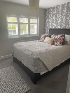 Camberley Retreat With Paws and Parking - Sandhurst - 7