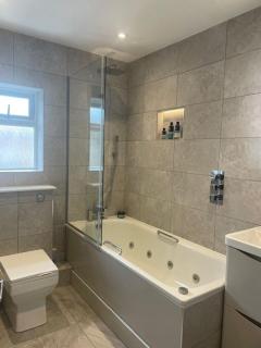 Camberley Retreat With Paws and Parking - Sandhurst - 6
